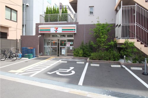 コンビニ　セブンイレブン板橋1丁目店（コンビニ）まで268m
