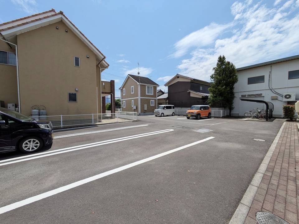 駐車場　駐車場
