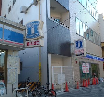 コンビニ　ローソン 天下茶屋駅前店（コンビニ）まで228m