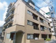 建物外観　鉄筋コンクリート造のがっちりとした建物。