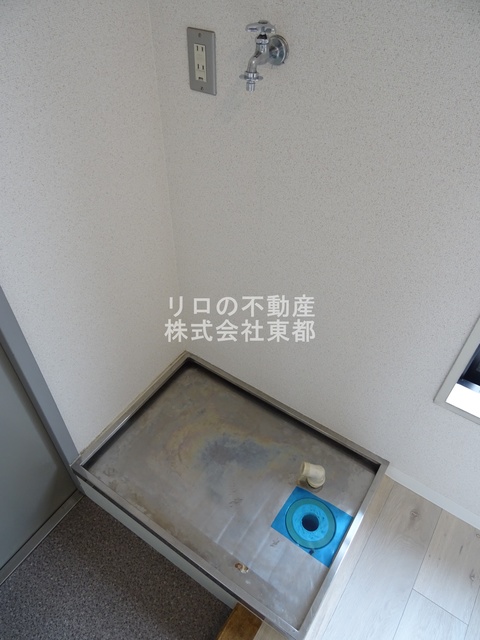 その他　洗濯機置き場は室内にあるので雨に濡れる心配はありません。