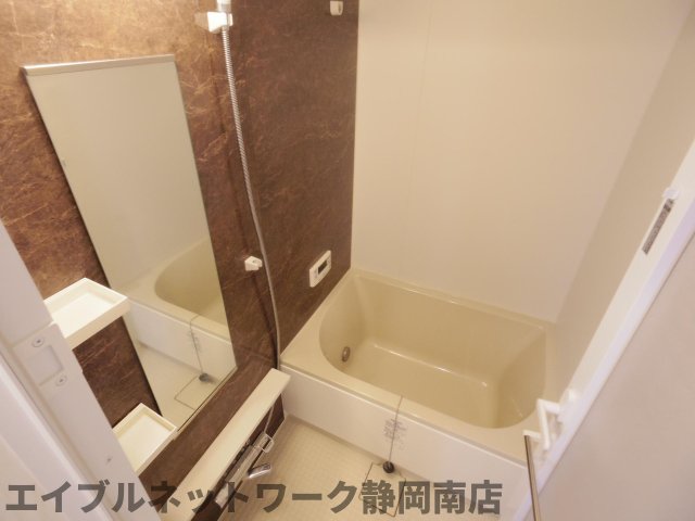 バス・シャワールーム　ゆったり過ごせるお風呂です