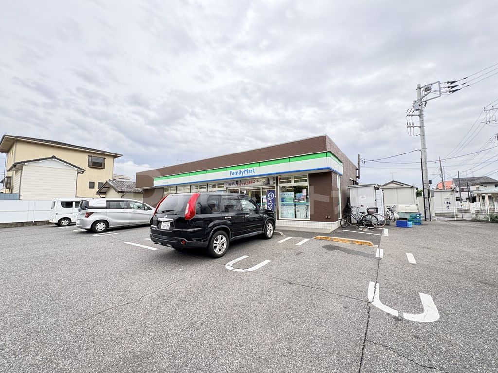 コンビニ　ファミリーマートくぬぎ山４丁目店（コンビニ）まで310m