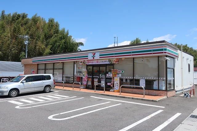 コンビニ　セブンイレブン（コンビニ）まで400m