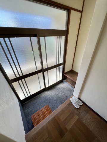 玄関　玄関は広いので靴の整理などがしやすいです（前回募集時の写真で
