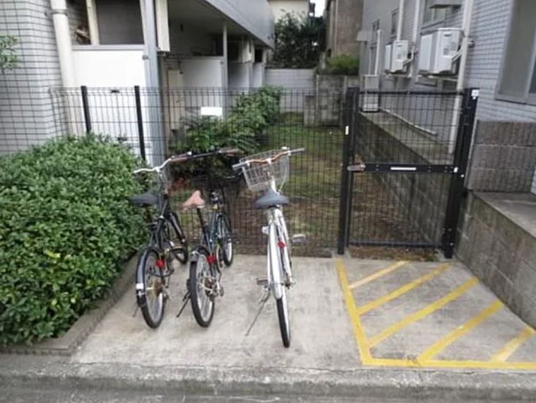 その他　★駐輪場スペース完備★