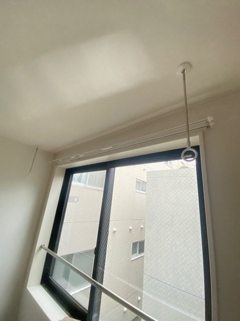その他設備　室内洗濯干し　＊同タイプ別部屋の写真です