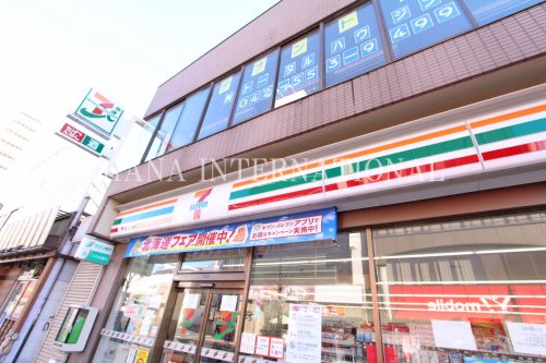 コンビニ　セブンイレブン（コンビニ）まで878m