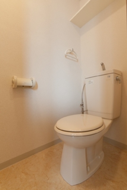 トイレ　※写真は同タイプ住戸です。