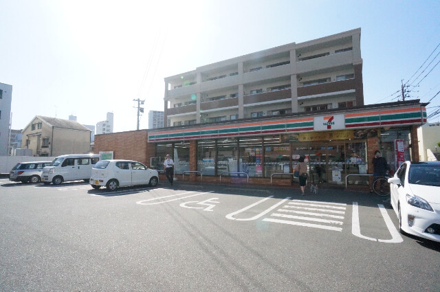 コンビニ　セブンイレブン福岡清水3丁目店（コンビニ）まで573m