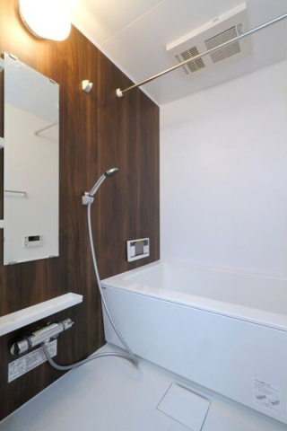 バス・シャワールーム　※写真は同じマンションの違う部屋のものになります。