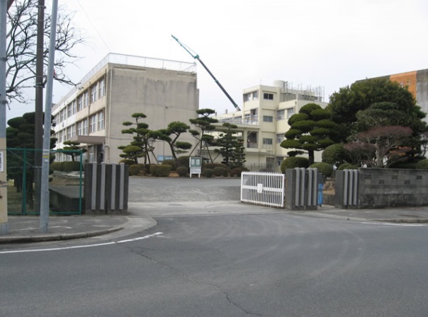 中学校　防府市立佐波中学校（中学校）まで928m