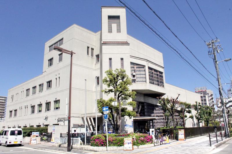 図書館　大阪市立西成図書館（図書館）まで440m