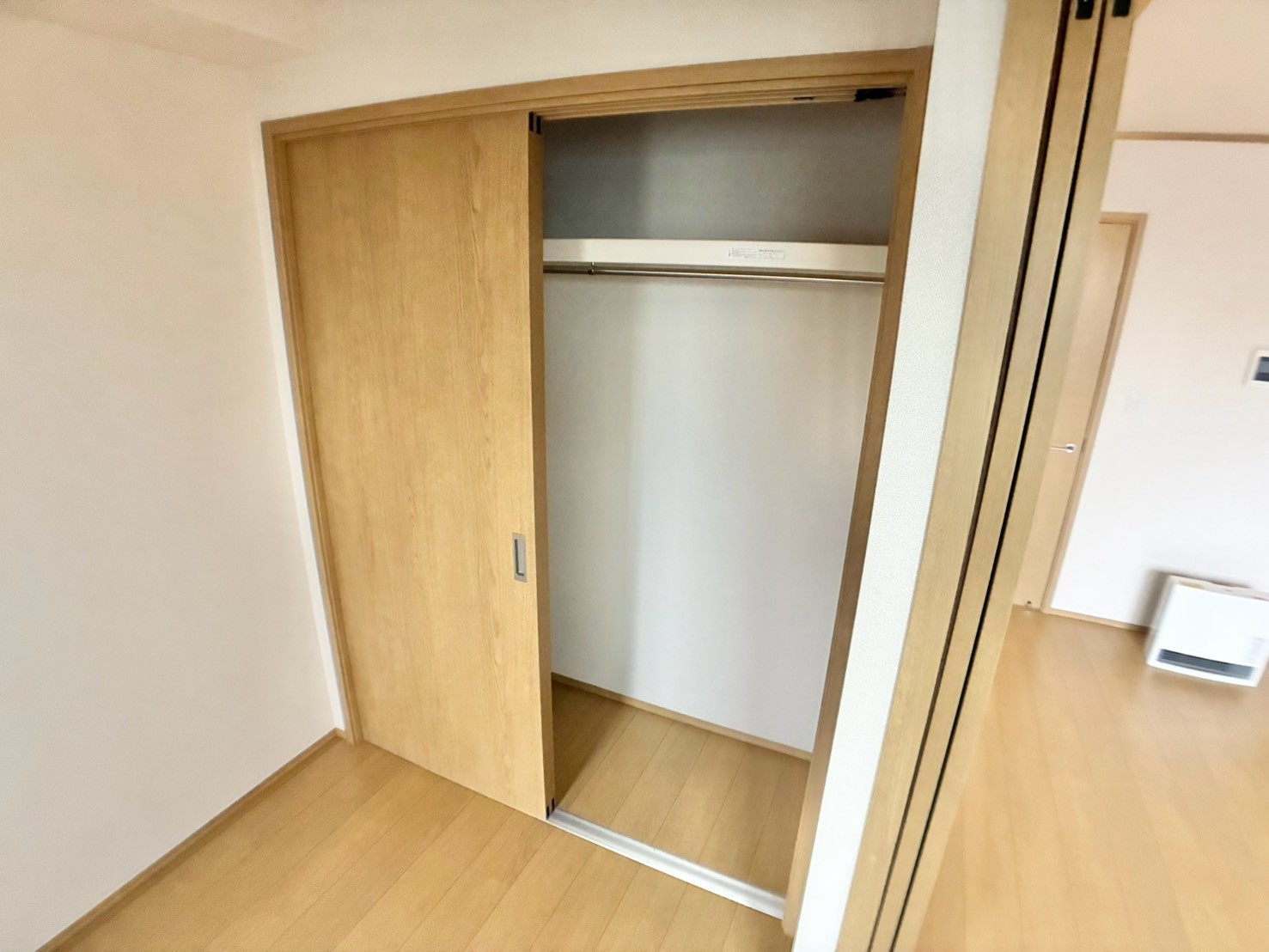 収納　左右反転タイプ別部屋の写真です。