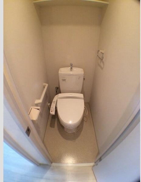 ＪＲ東海道本線 甲南山手駅 徒歩4分 7階建 築17年のトイレ写真