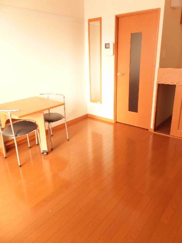 レオパレス甲斐住吉の居間写真