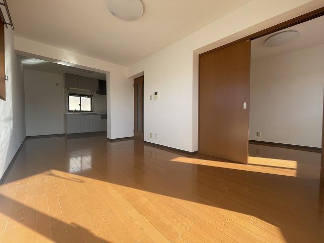メゾンバレーヌの居間写真