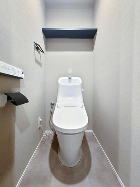 東京メトロ日比谷線 入谷駅 徒歩8分 10階建 築26年のトイレ写真