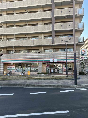 コンビニ　セブンイレブンJR塚口駅前（コンビニ）まで83m