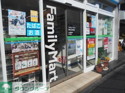 コンビニ　ファミリーマート神崎川駅東店（コンビニ）まで110m