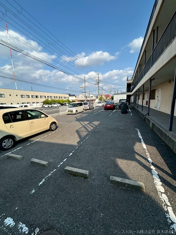 駐車場　広い駐車場