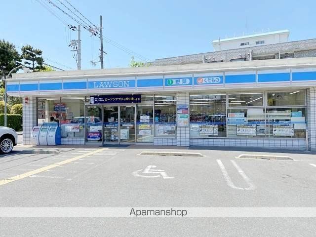 コンビニ　ローソン豊中上新田三丁目店（コンビニ）まで151m