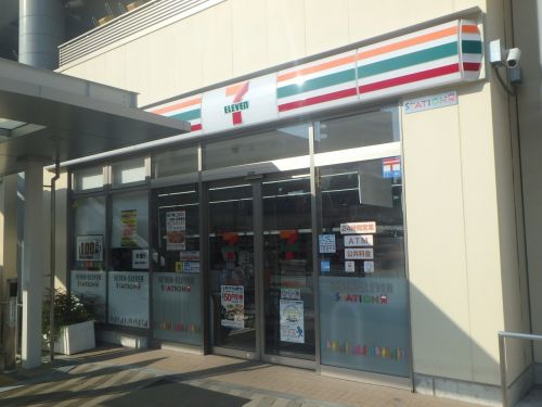 コンビニ　セブンイレブン 京急ステーション蒲田東口駅前広場店（コンビニ）まで390m