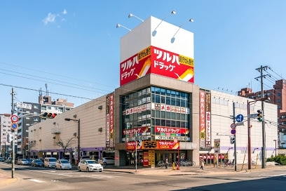 ドラックストア　ツルハドラッグ琴似駅東口店（ドラッグストア）まで98m