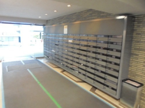 マンション雅叙苑1号棟の外観写真