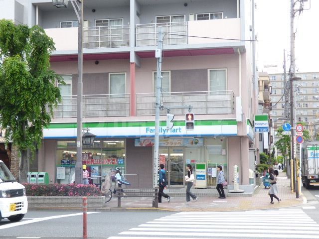 コンビニ　ファミリーマート亀戸駅南店（コンビニ）まで210m