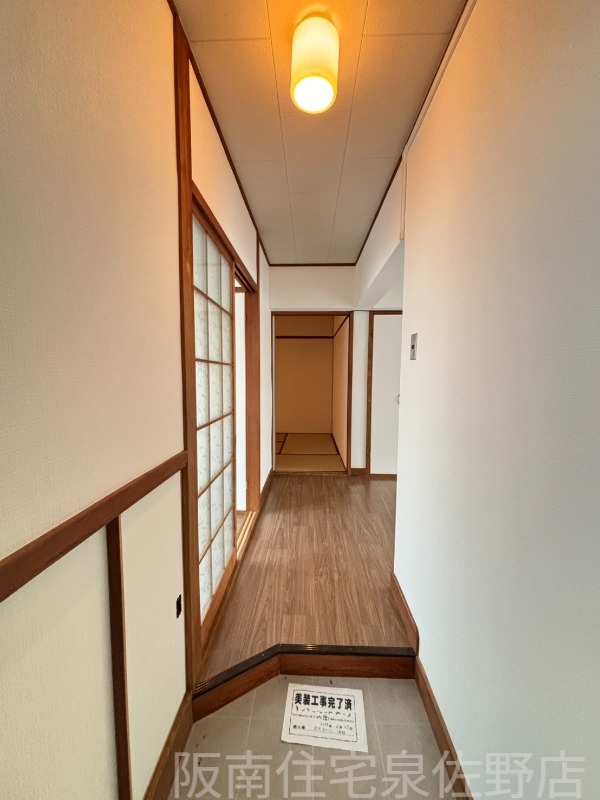 南海本線 尾崎駅 徒歩14分 2階建 築52年の玄関写真