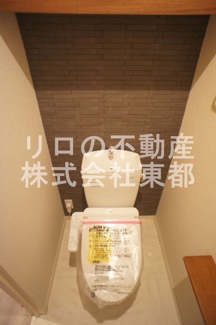 トイレ　※同じ間取りの別の号室のお写真になります。