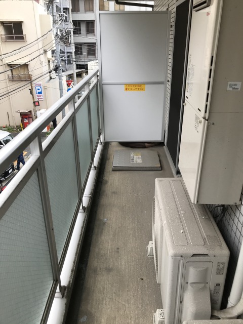 バルコニー　バルコニーからの眺めを楽しみながら食事をしませんか