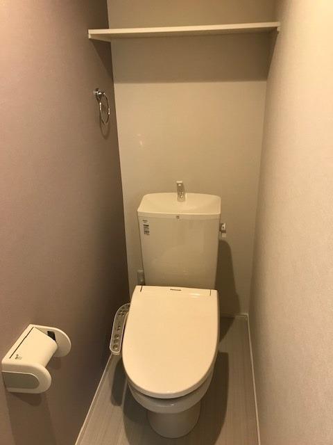トイレ　同物件内別号室のお写真になります