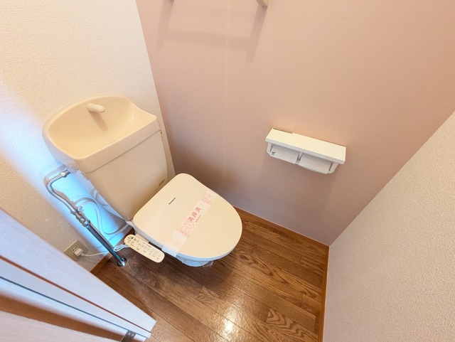 トイレ　★★トイレは嬉しい洗浄機能付き便座です♪★★