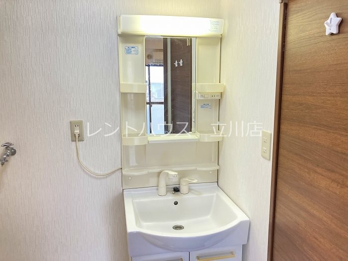 ＪＲ中央線 日野駅 徒歩10分 3階建 築36年の内装写真
