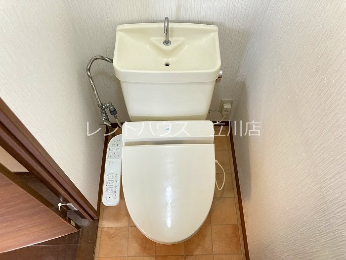 ＪＲ中央線 日野駅 徒歩10分 3階建 築36年のトイレ写真