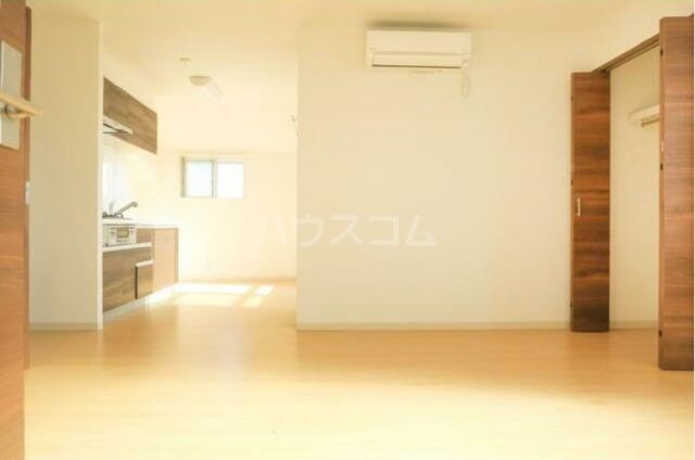 ピュア入船の居間写真