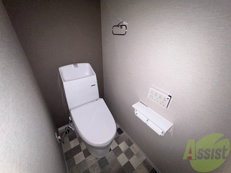 トイレ　トイレはウォシュレット機能付きです。安心して使用できますね。