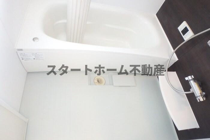 バス・シャワールーム　落ち着いた空間のお風呂です