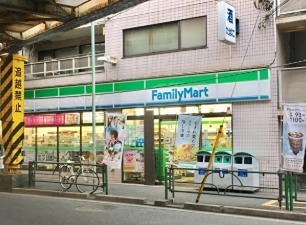 コンビニ　ファミリーマート 町屋店（コンビニ）まで87m