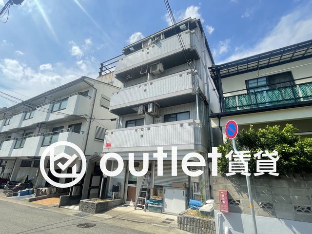エスコートパレス