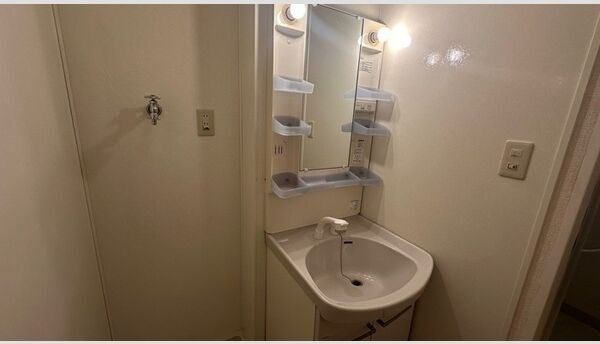バス・シャワールーム　※写真は同じマンションの違う部屋のものになります。