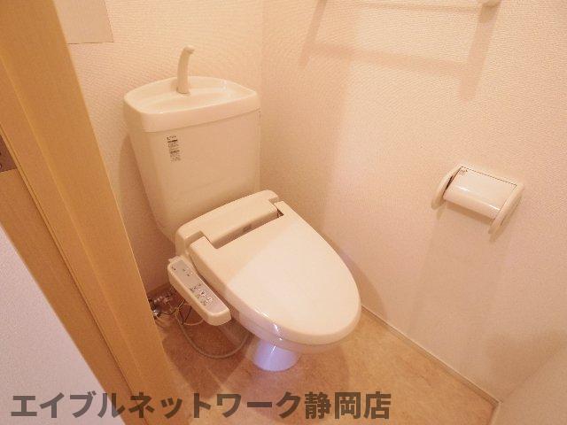 トイレ　ゆったりとした空間のトイレです