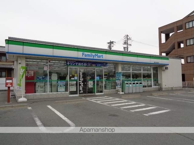 コンビニ　ファミリーマート（コンビニ）まで390m