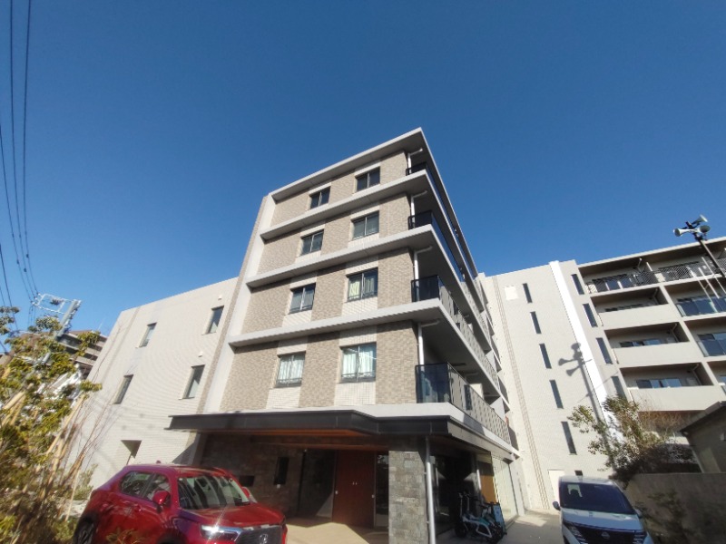 建物外観　駅徒歩１２分の好立地に佇む高級感あるマンション