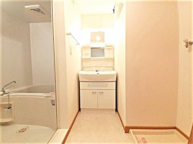 洗面設備　コンパクトで使いやすい洗面所