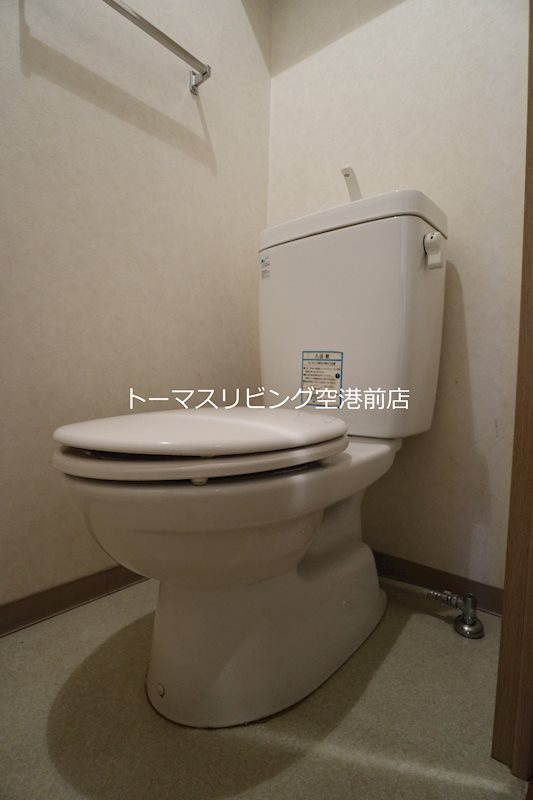 トイレ　※別号室の参考写真になります。