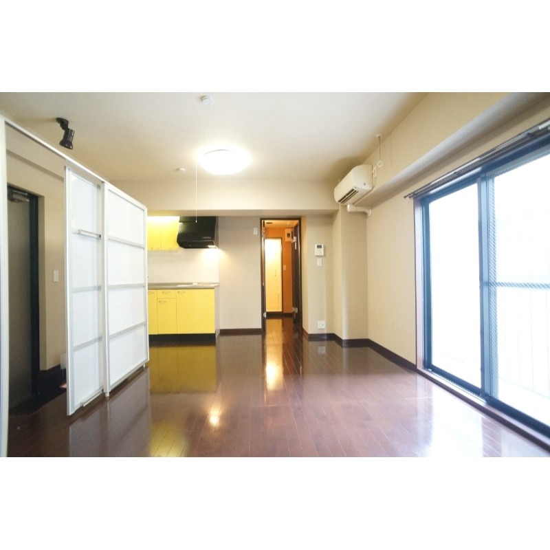その他部屋・スペース　窓側から見たお部屋です
