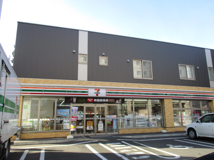 コンビニ　セブンイレブン（コンビニ）まで160m